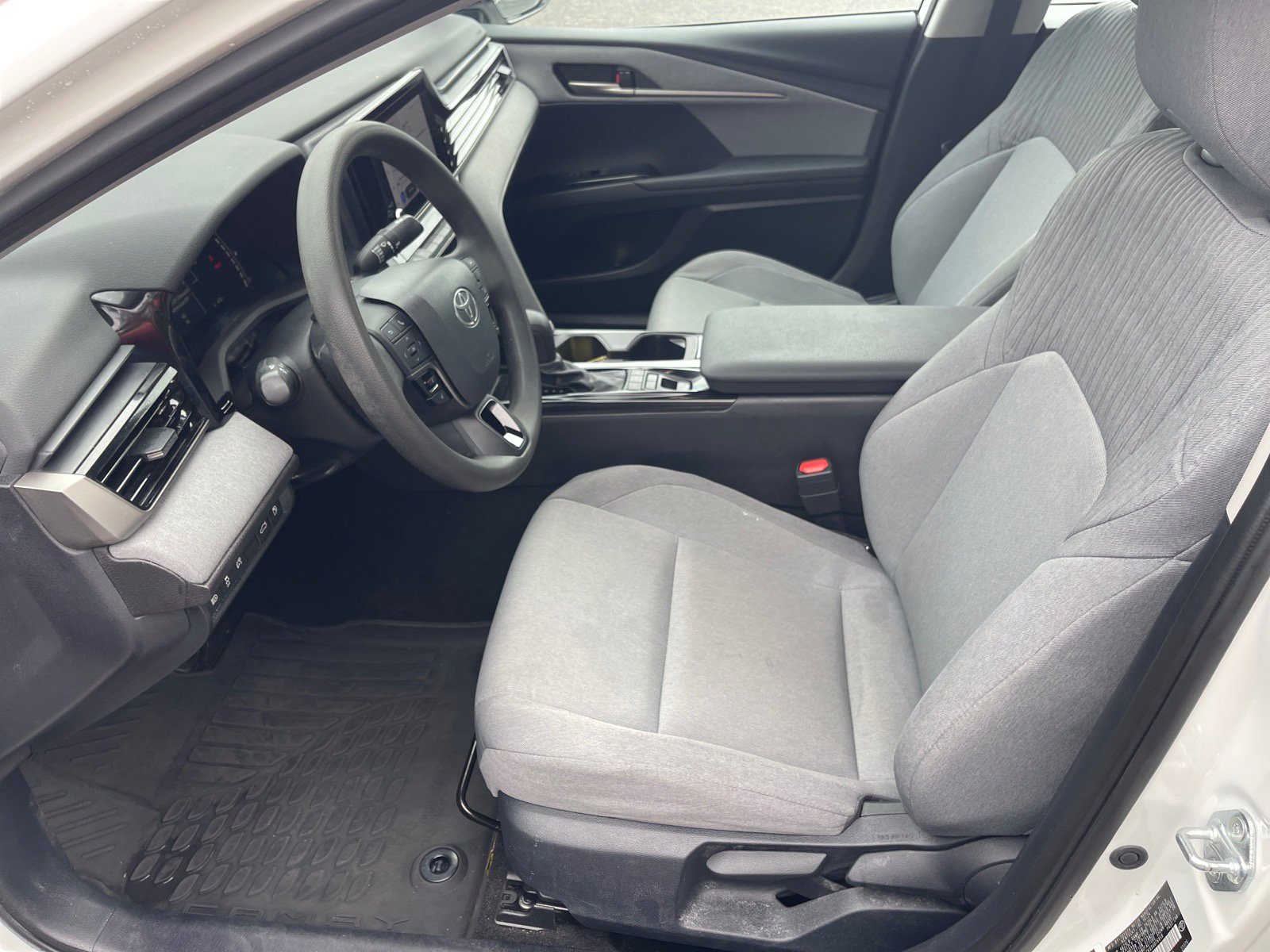 Used 2025 Toyota Camry LE FWD image 10