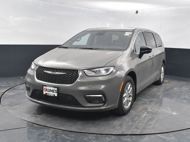 New 2025 Chrysler Pacifica Select image 3