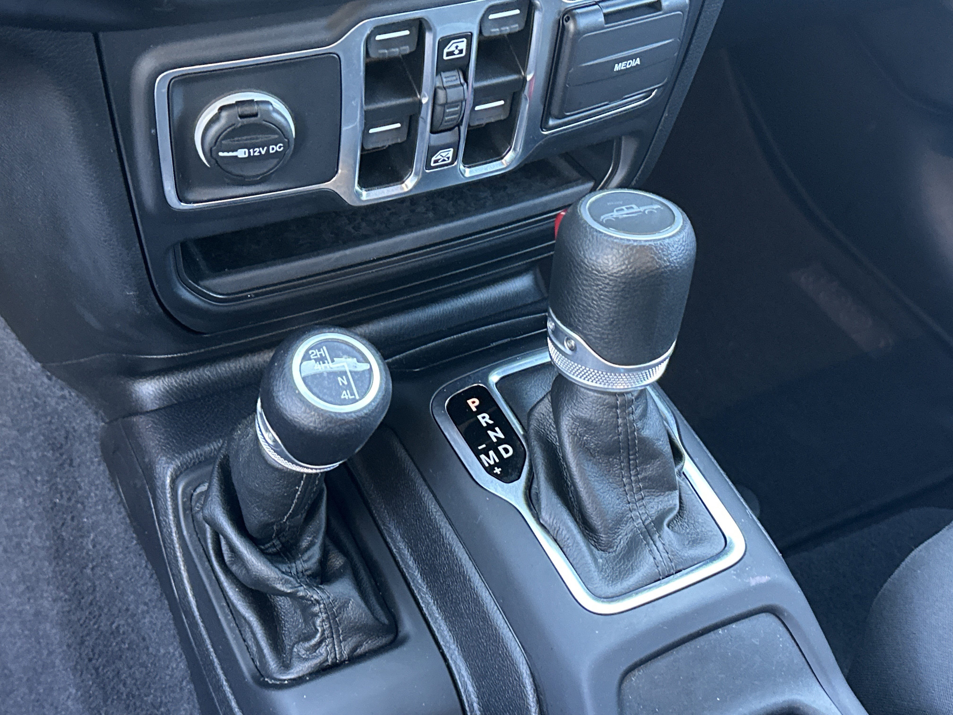 Used 2021 Jeep Gladiator Sport image 28