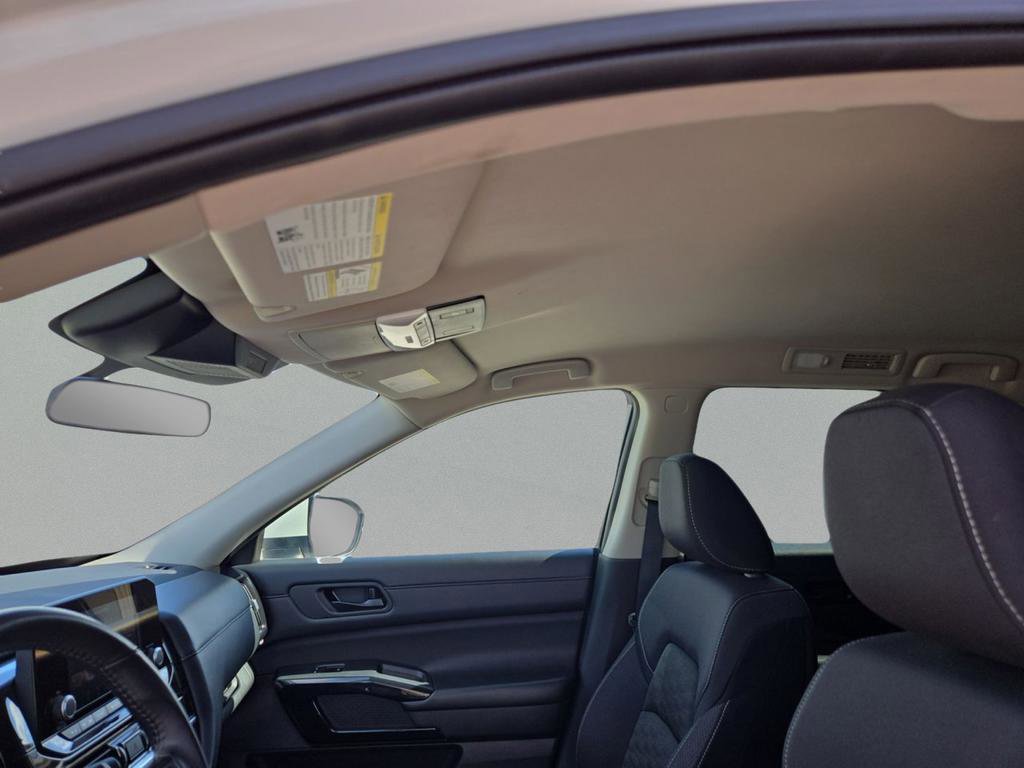 Used 2024 Nissan Pathfinder SV FWD image 31