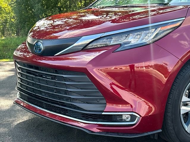 Used 2022 Toyota Sienna XLE w/ XLE Plus Package AWD/4WD image 12