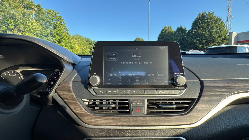Used 2025 Nissan Altima 2.5 SV FWD image 19