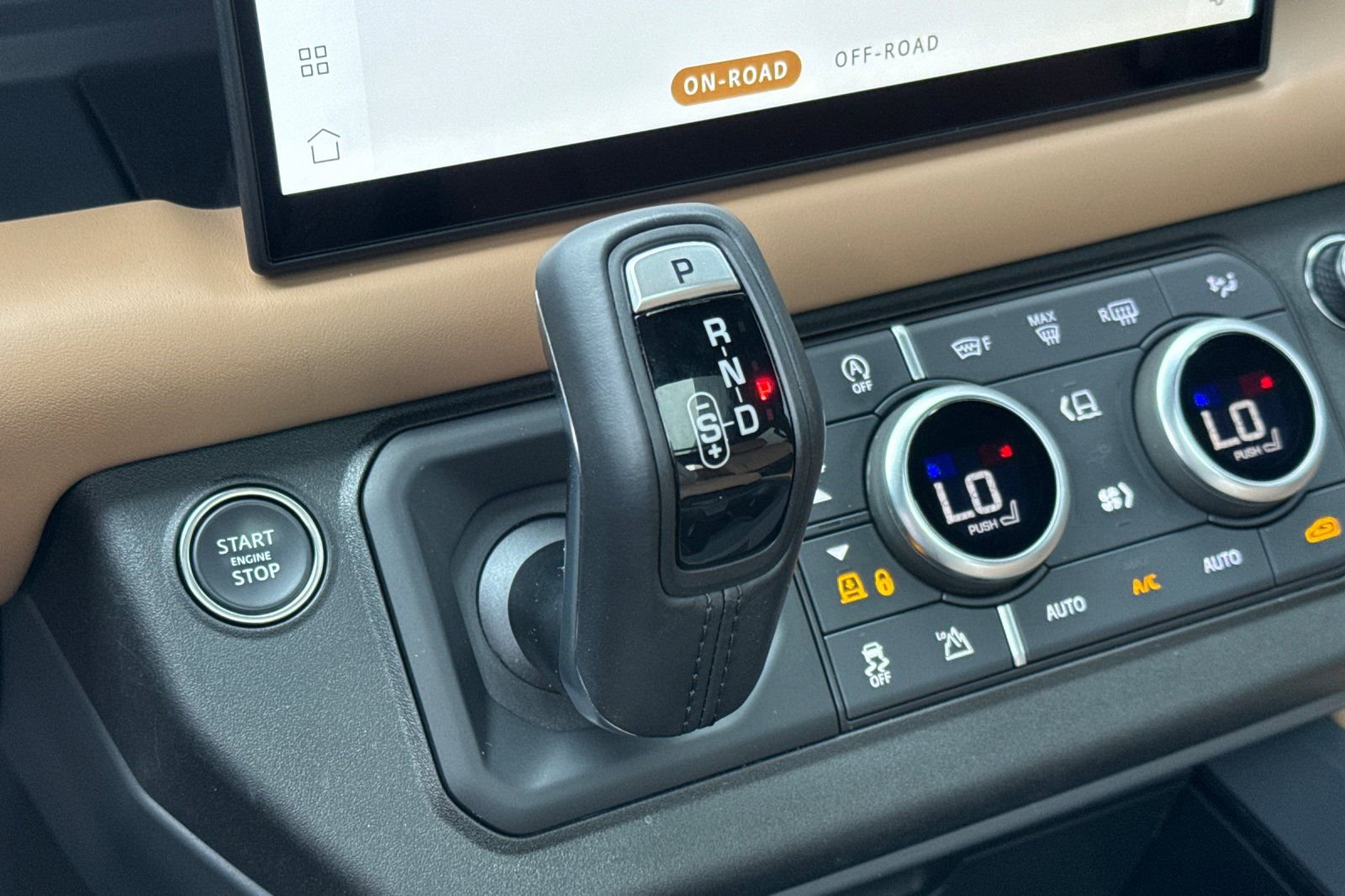 Used 2025 Land Rover Defender 110 X-Dynamic SE image 24