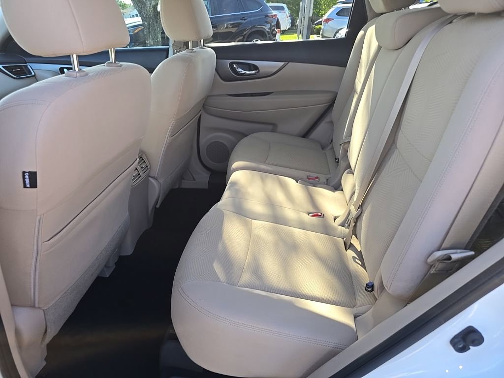 Used 2016 Nissan Rogue SV w/ SV Premium Package image 24