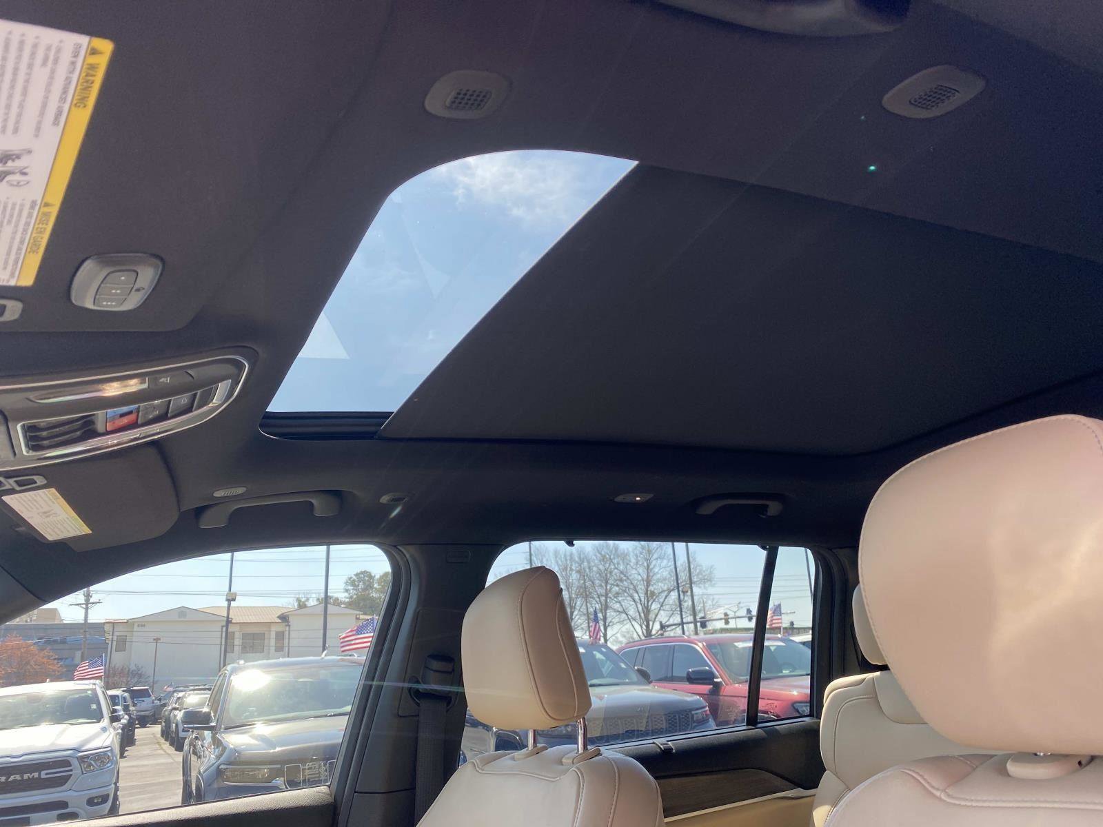 Certified 2023 Jeep Grand Cherokee L Limited w/ Luxury Tech Group II image 28