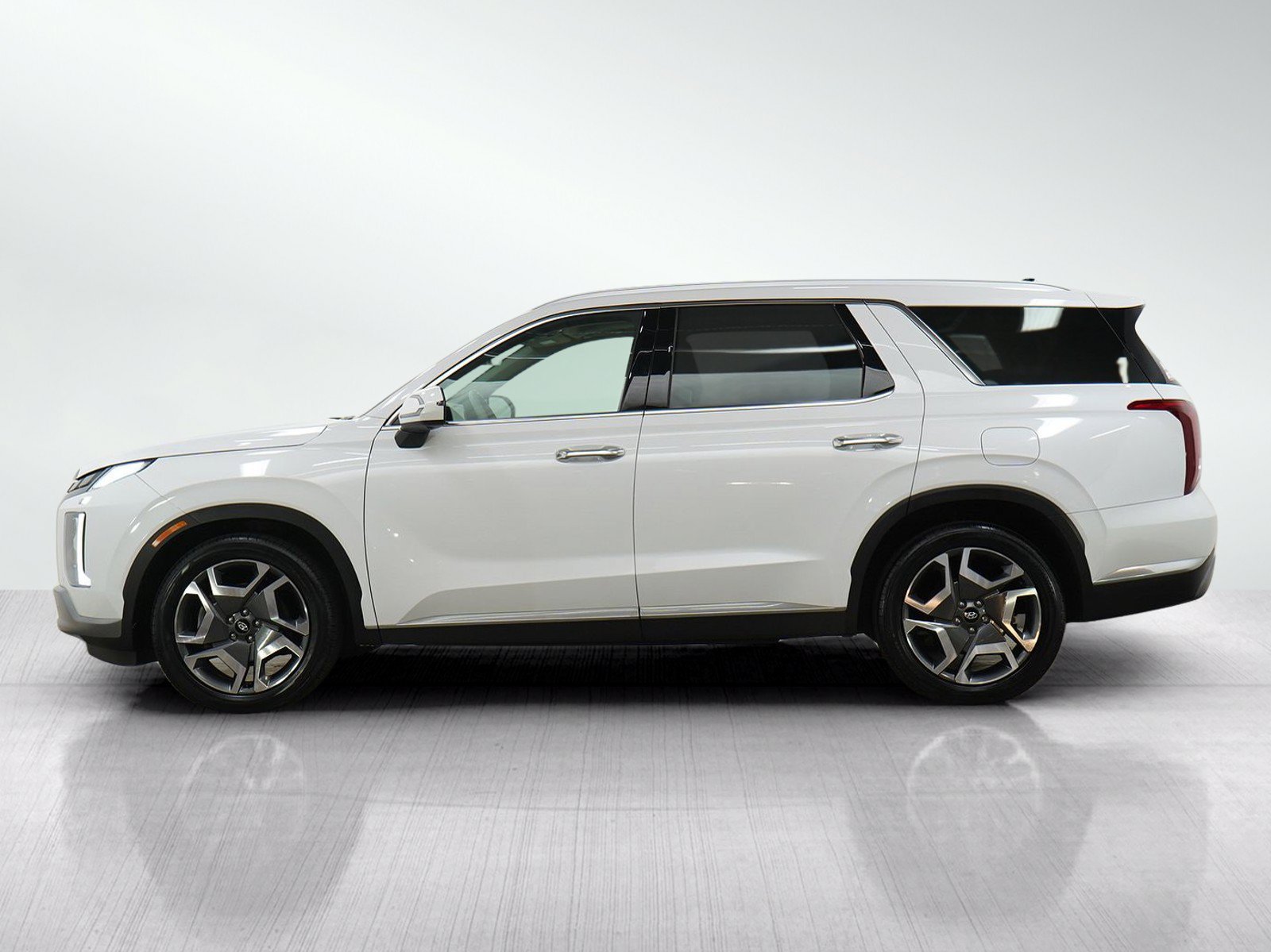 Certified 2024 Hyundai Palisade Limited AWD/4WD image 2