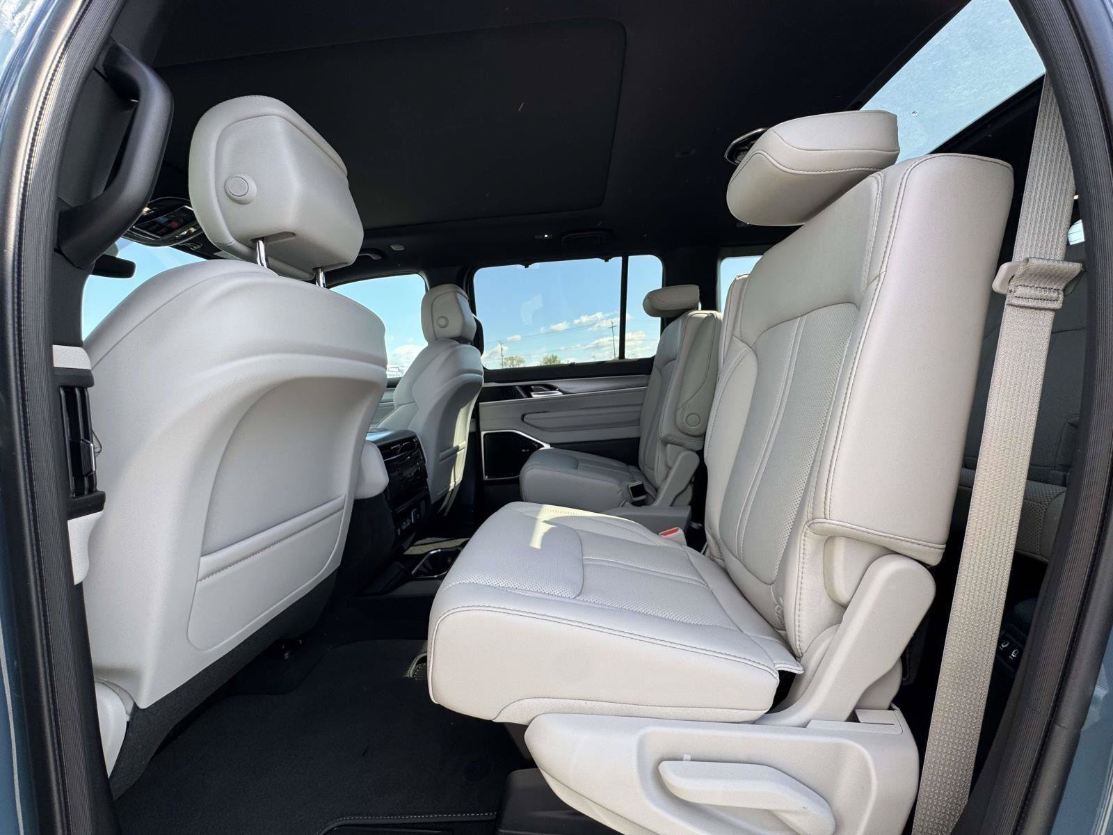 New 2026 Jeep Grand Wagoneer Limited AWD/4WD image 13