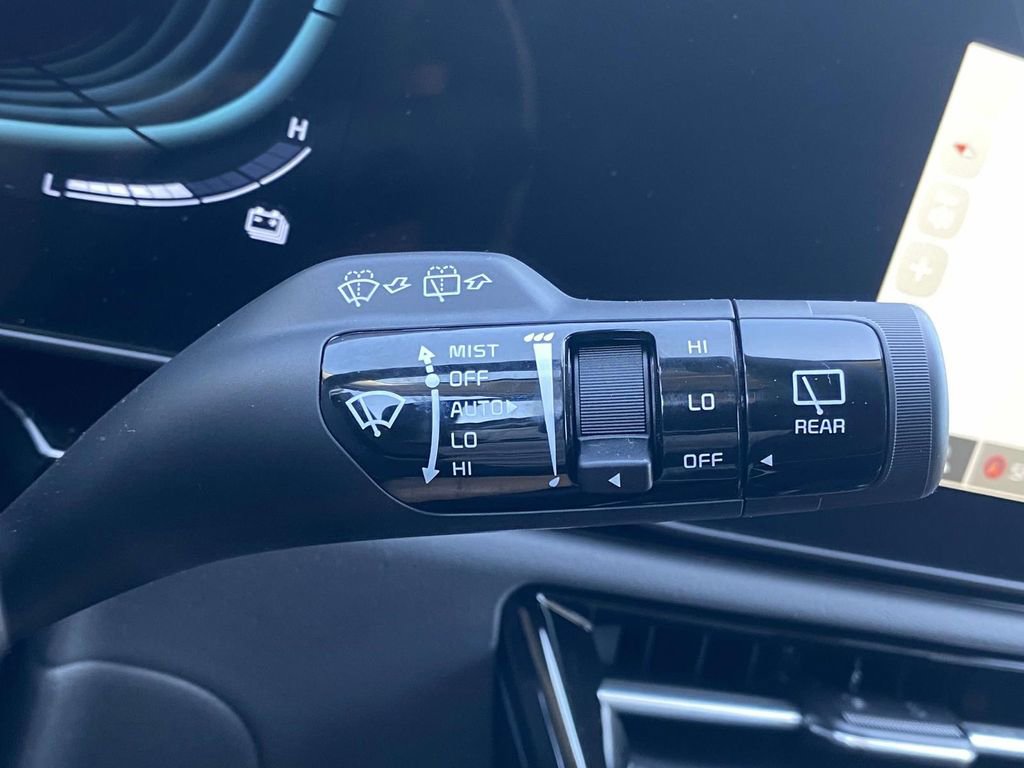 New 2025 Kia Niro EX image 23