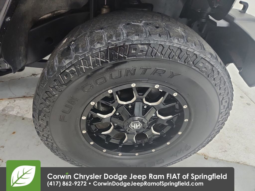 Used 2014 Jeep Wrangler Unlimited Rubicon w/ Connectivity Group image 24