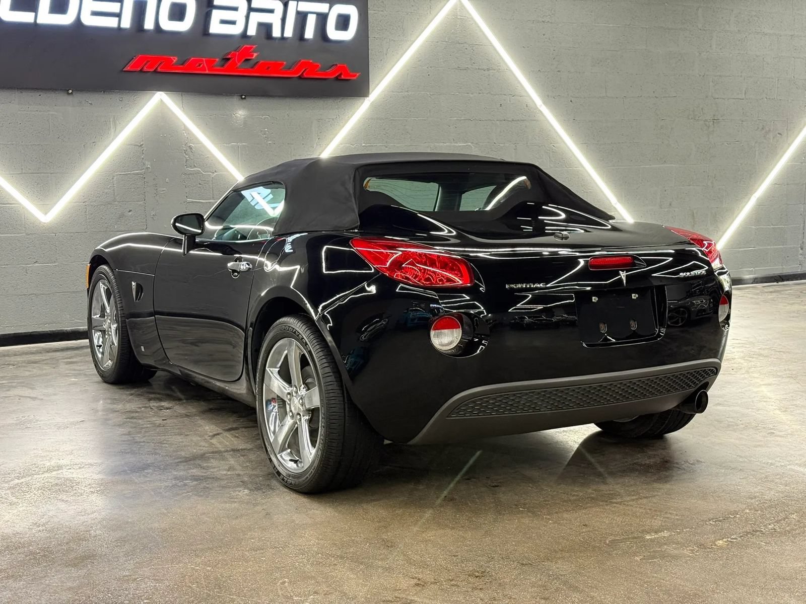 Used 2006 Pontiac Solstice Convertible w/ Premium Package RWD image 21