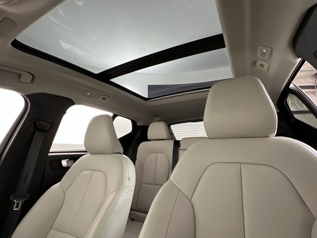 Certified 2024 Volvo XC40 B5 Plus image 16
