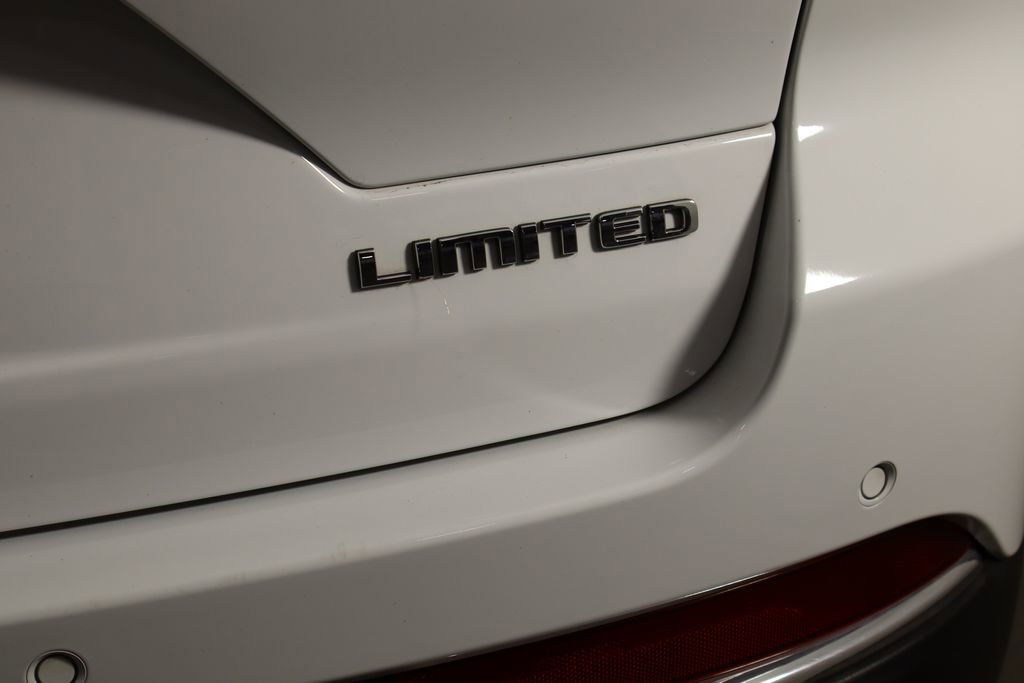 Used 2023 Jeep Grand Cherokee Limited w/ Luxury Tech Group II AWD/4WD image 46