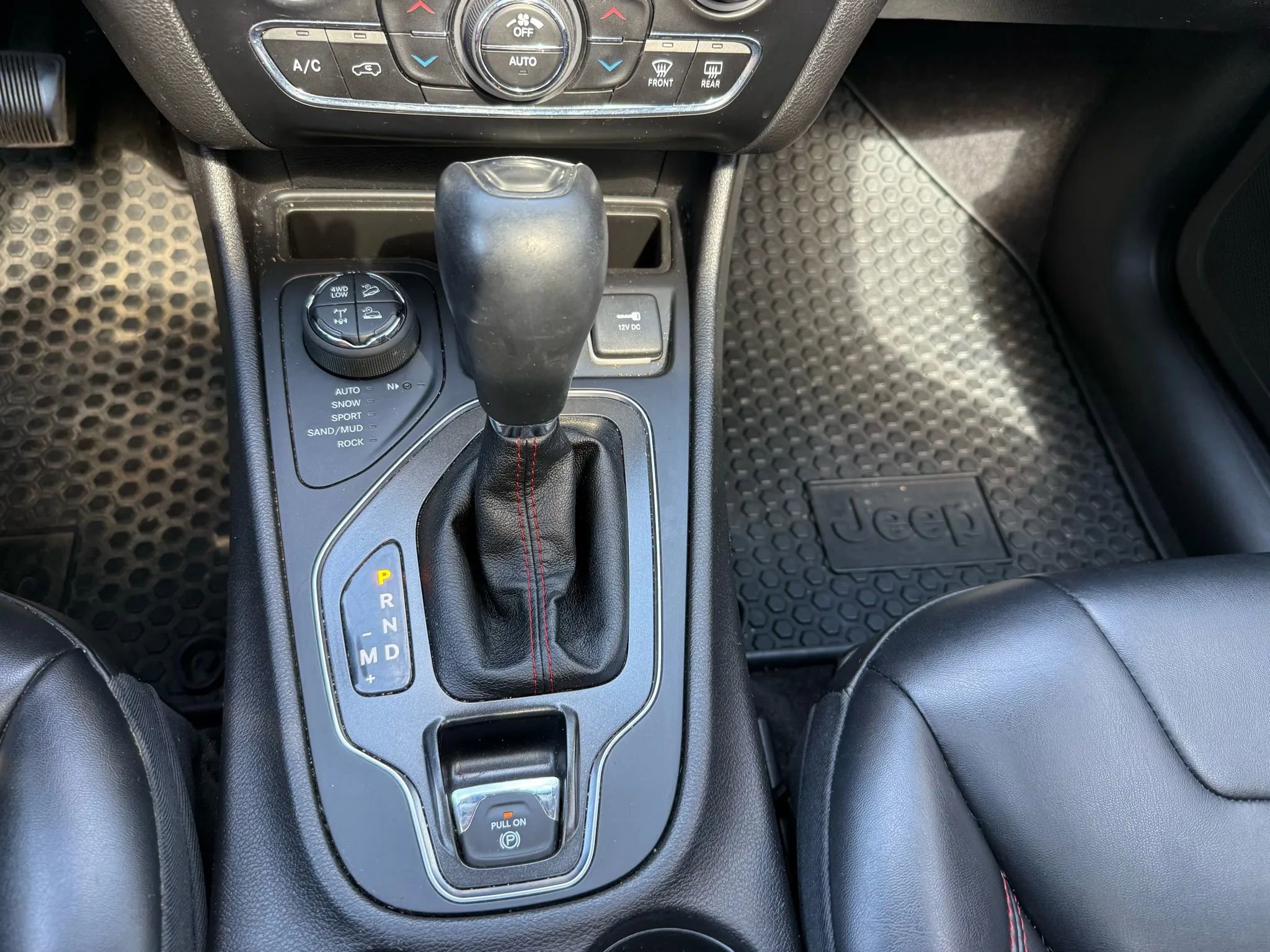 Used 2019 Jeep Cherokee Trailhawk w/ Comfort/Convenience Group image 43