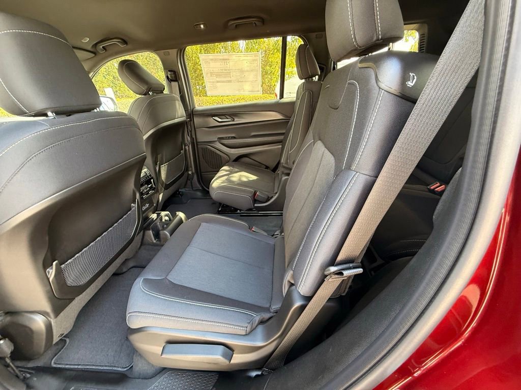 New 2026 Jeep Grand Cherokee L Laredo image 23