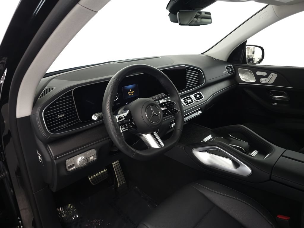 Used 2026 Mercedes-Benz GLS 450 4MATIC image 9