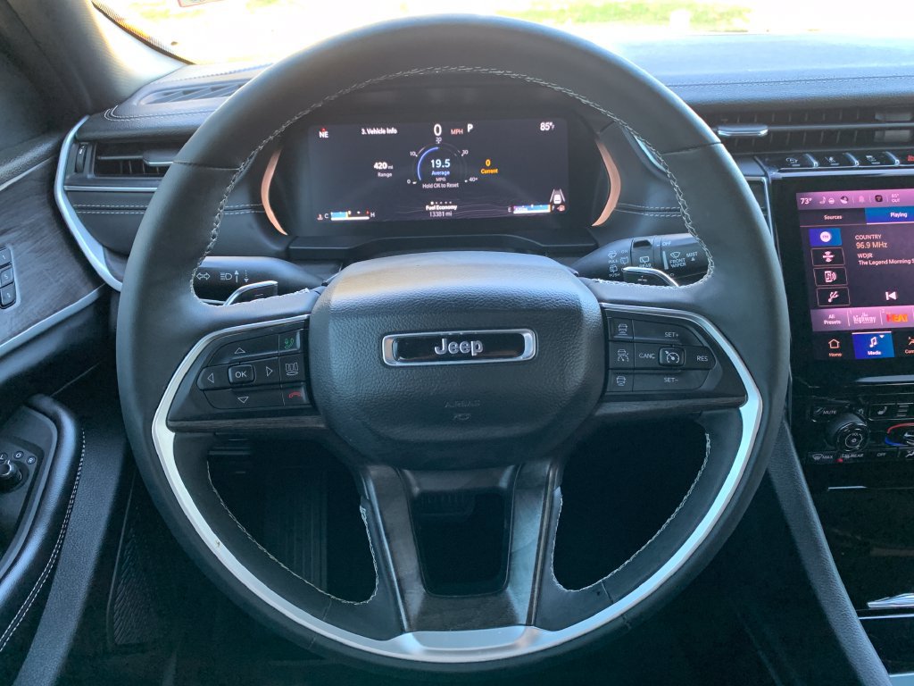 Used 2025 Jeep Grand Cherokee L Limited w/ Luxury Tech Group II RWD image 12