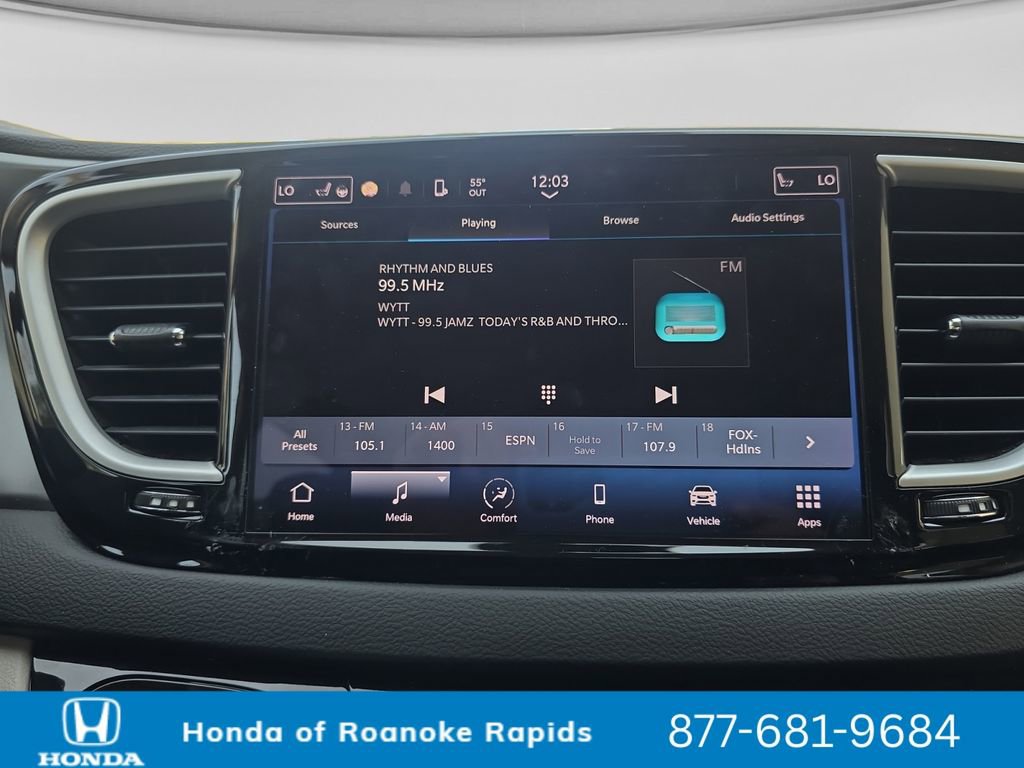 Used 2023 Chrysler Pacifica Touring-L image 21