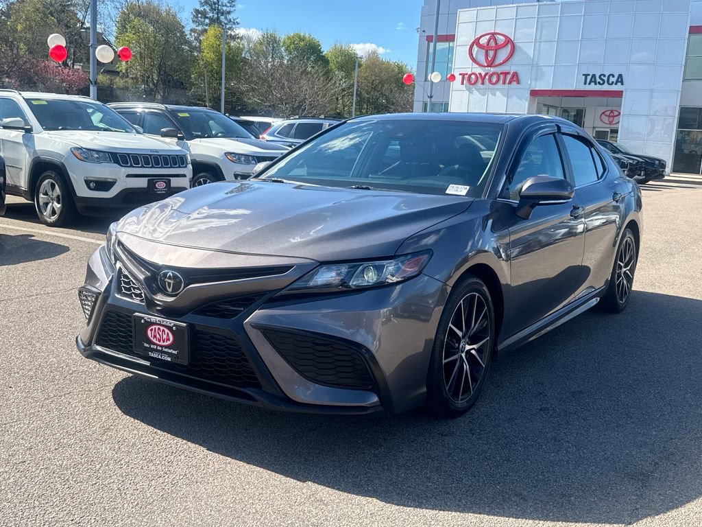 Used 2022 Toyota Camry SE w/ Cold Weather Package AWD/4WD image 3