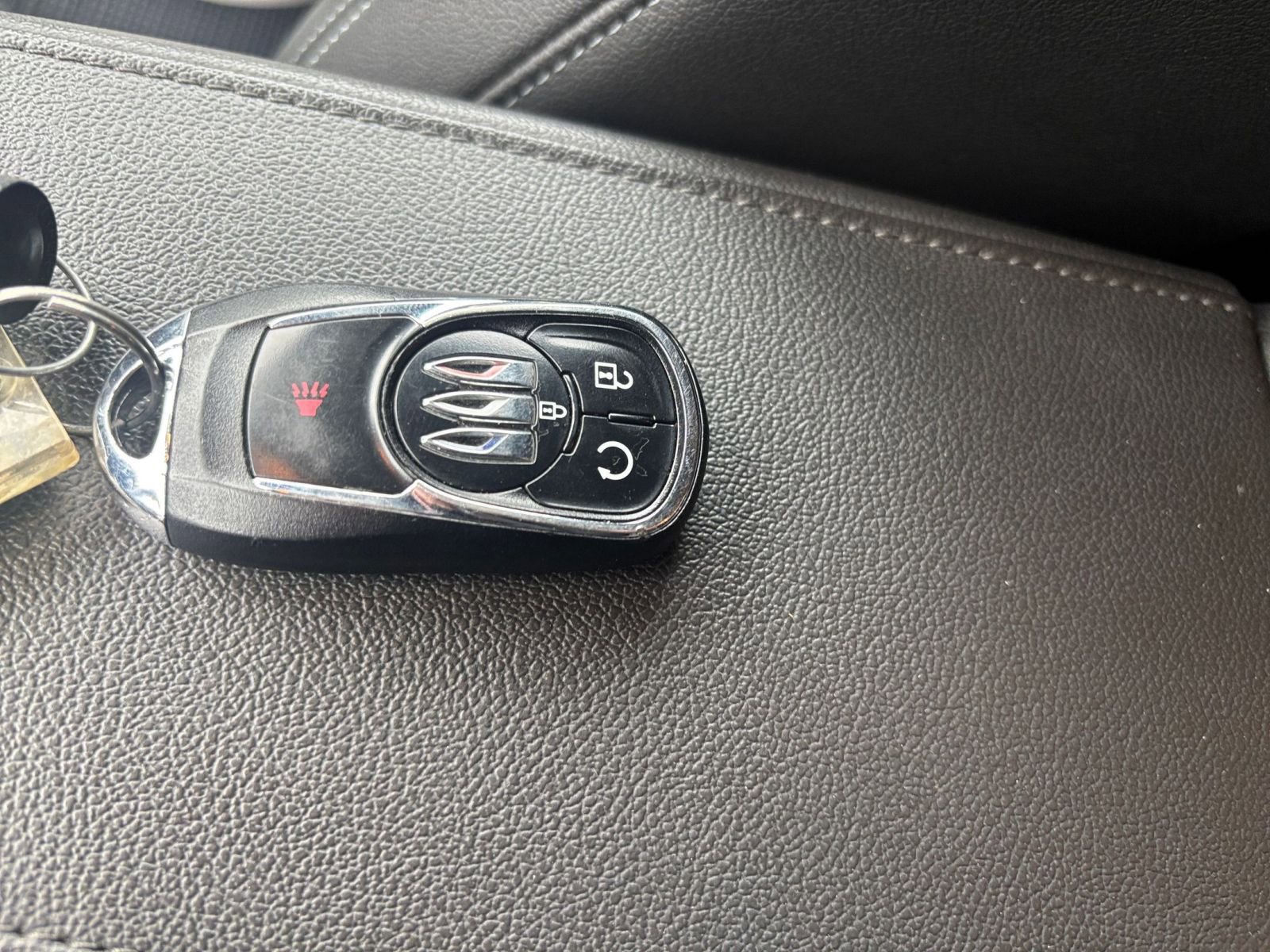 Used 2025 Buick Envista Preferred FWD image 23