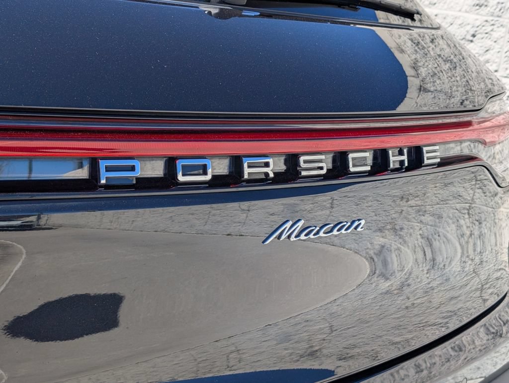 Certified 2025 Porsche Macan AWD/4WD image 32