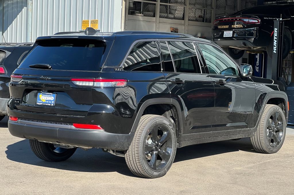 New 2026 Jeep Grand Cherokee Limited w/ Limited Altitude Package image 4