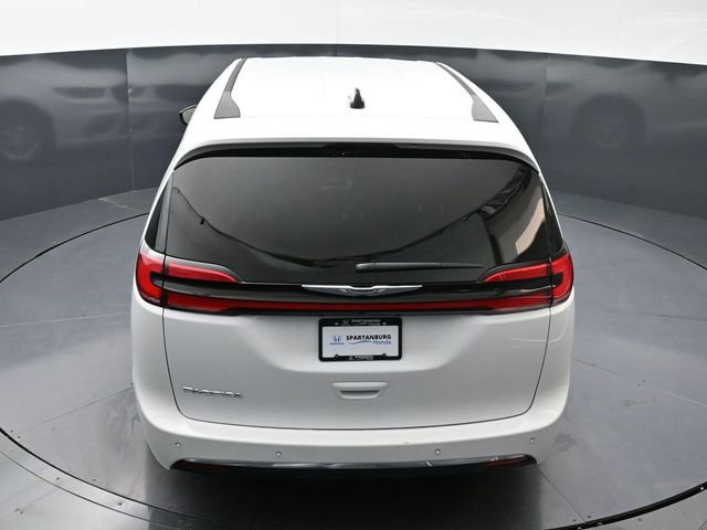 Used 2025 Chrysler Pacifica Select image 39