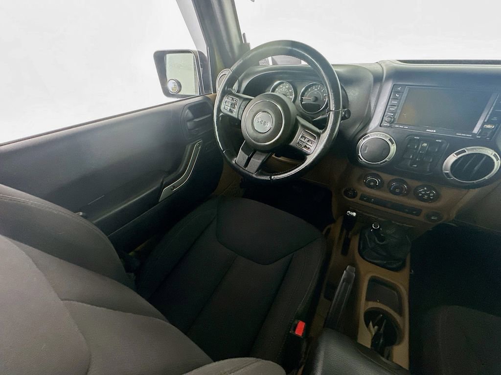 Used 2013 Jeep Wrangler Unlimited Rubicon w/ Connectivity Group image 9