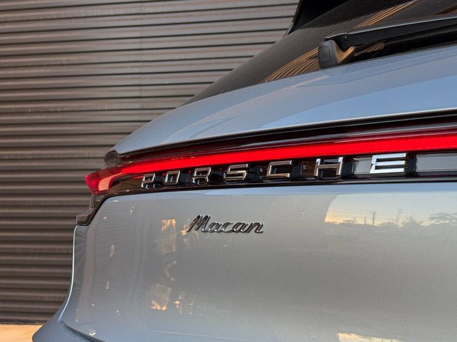 Certified 2025 Porsche Macan image 27