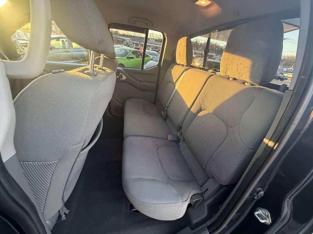 Used 2019 Nissan Frontier SV image 11