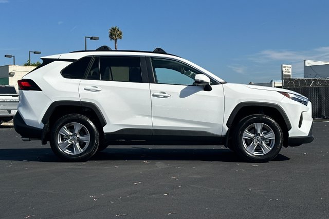 Used 2025 Toyota RAV4 XLE FWD image 3