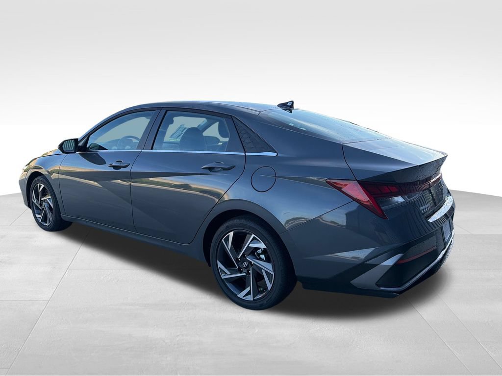 New 2026 Hyundai Elantra Limited FWD image 4