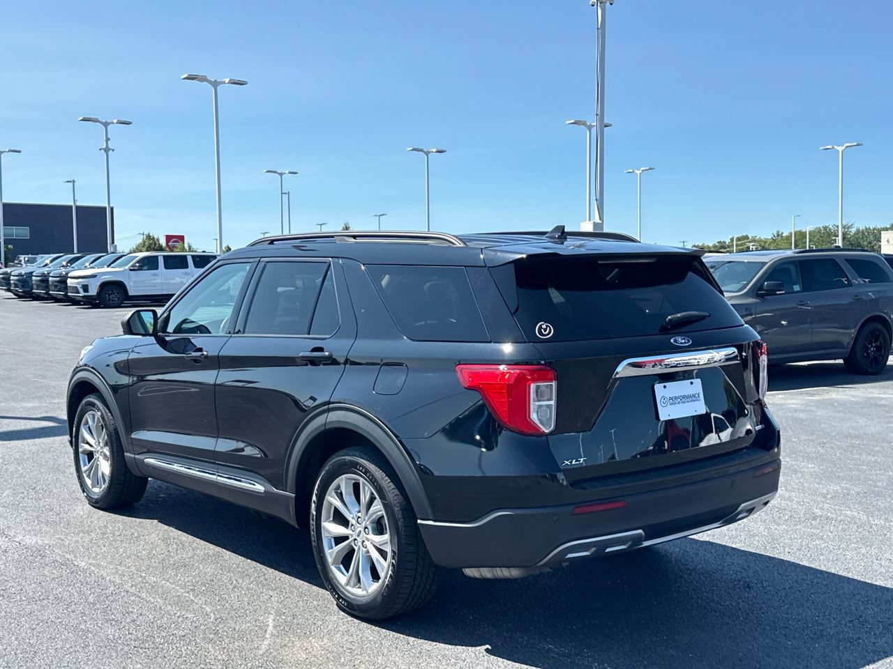 Used 2020 Ford Explorer XLT w/ Equipment Group 202A AWD/4WD image 5