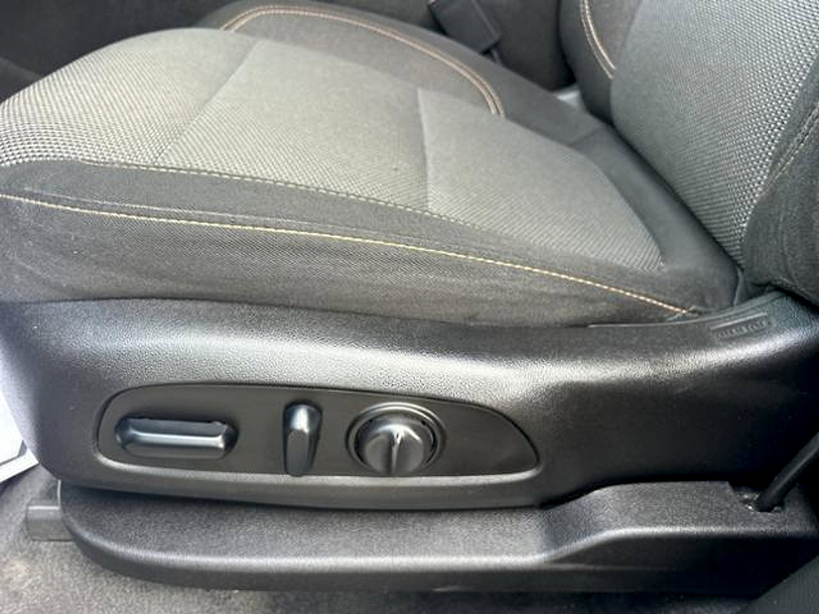 Used 2019 Chevrolet Traverse LT image 13