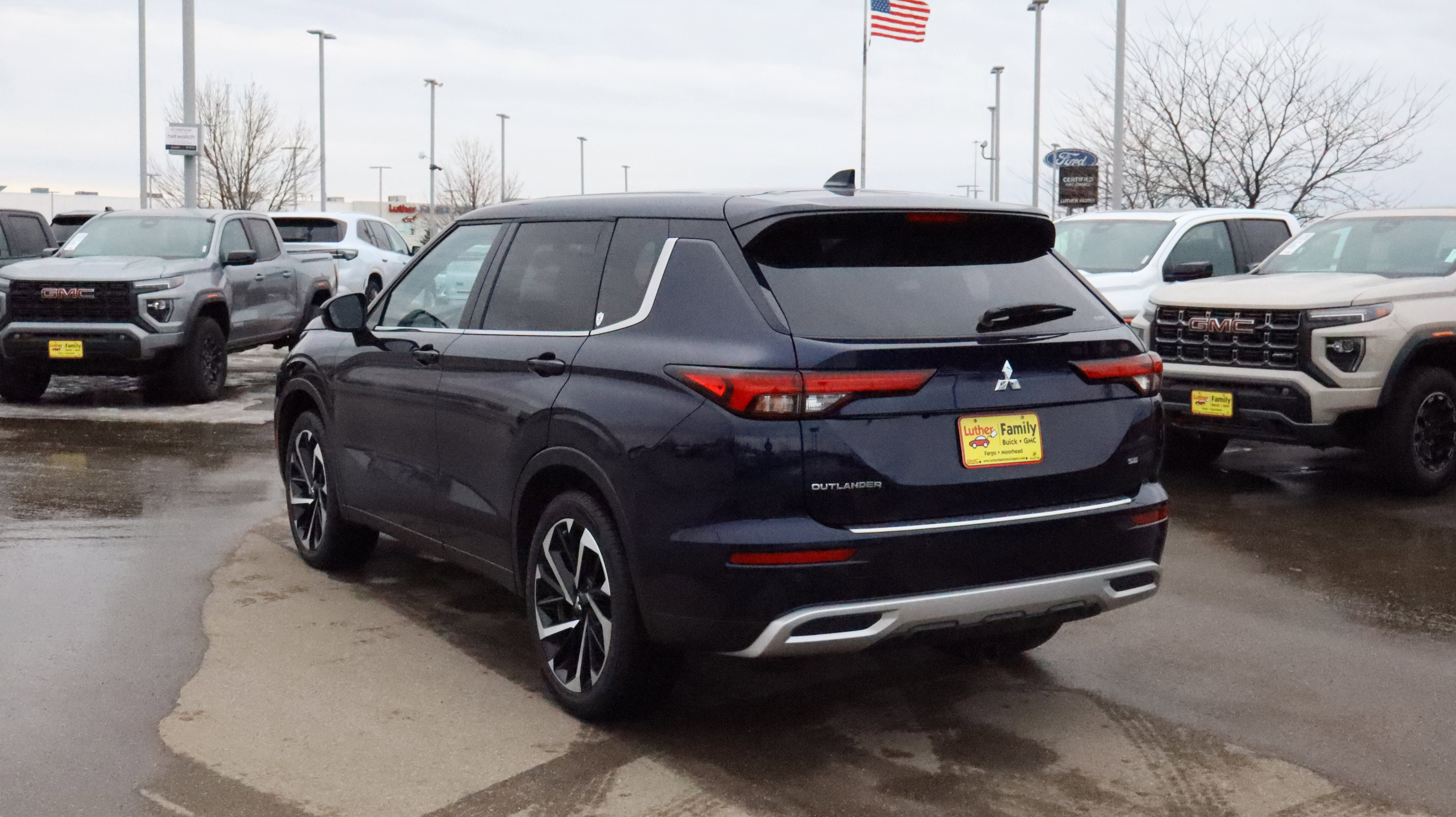 Used 2024 Mitsubishi Outlander SE image 4