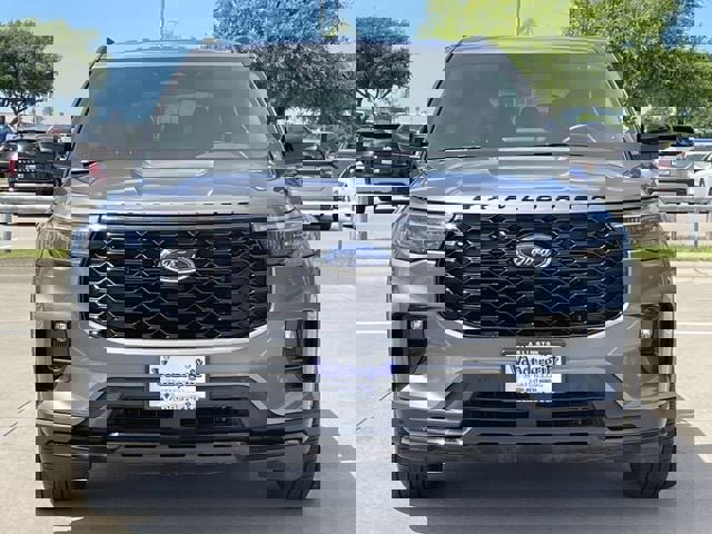 Used 2025 Ford Explorer ST-Line w/ ST-Line Street Pack AWD/4WD image 7