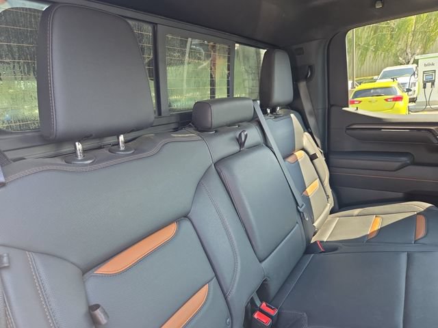 Used 2025 GMC Sierra 1500 AT4 w/ Technology Package AWD/4WD image 17