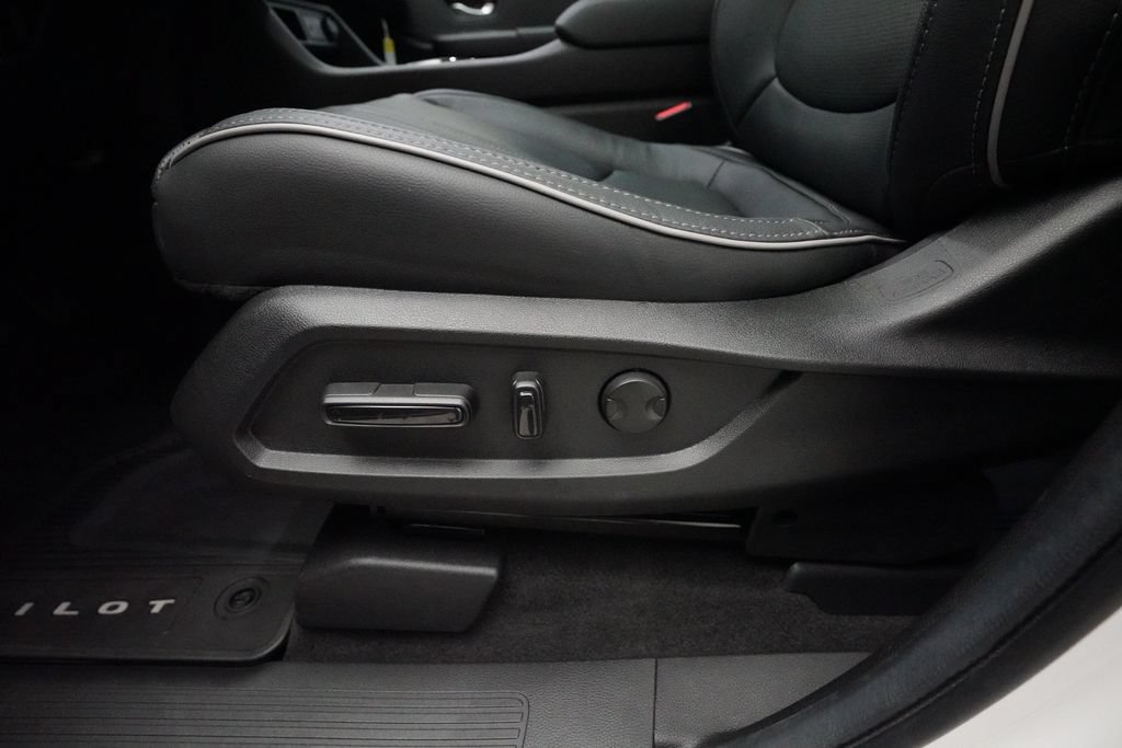 Certified 2025 Honda Pilot Elite image 31