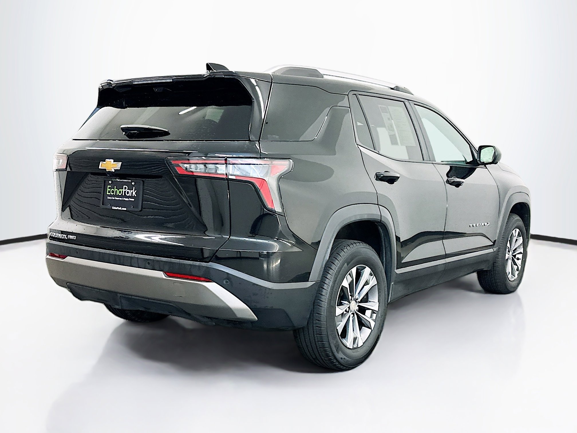 Used 2025 Chevrolet Equinox LT w/ Convenience Package II image 9