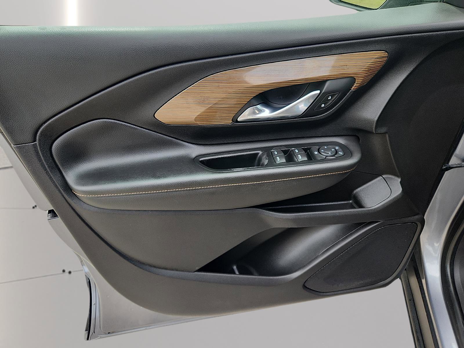 Used 2018 GMC Terrain SLE w/ Driver Convenience Package image 10