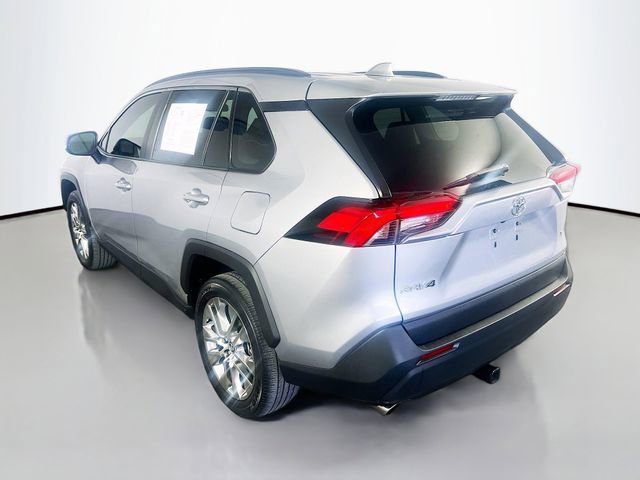 Used 2020 Toyota RAV4 XLE Premium FWD image 6
