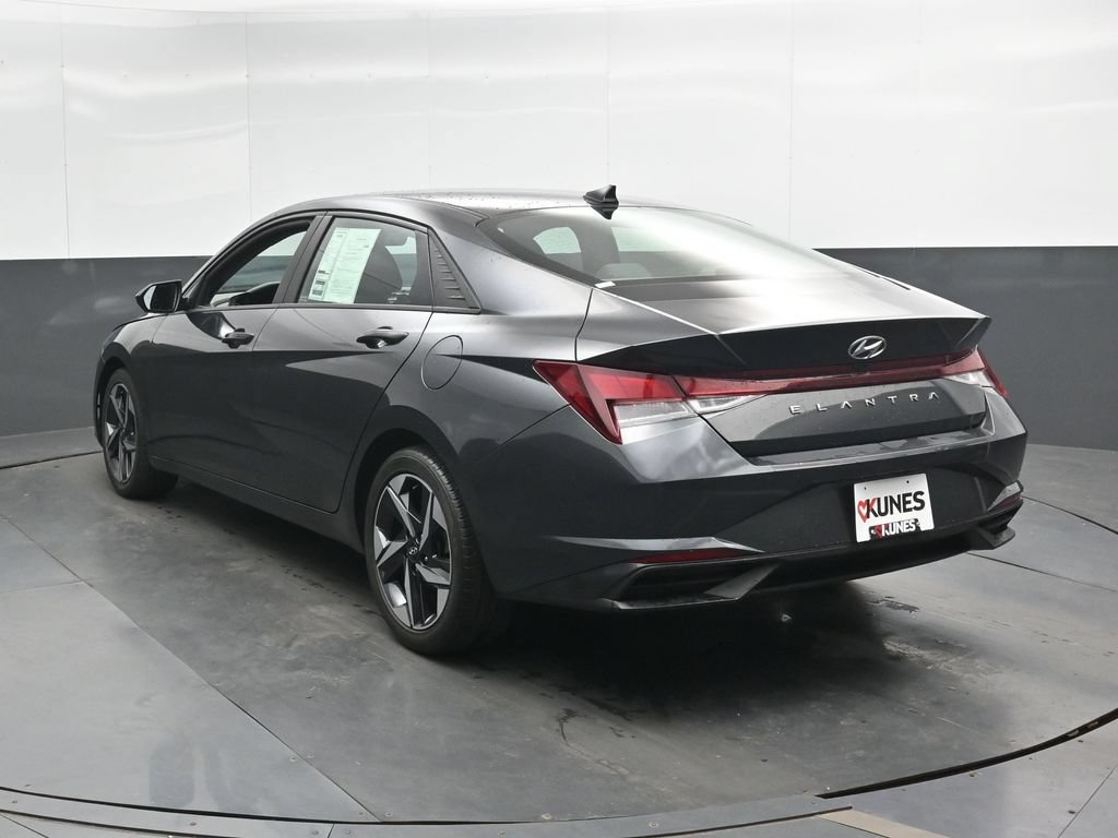 Used 2023 Hyundai Elantra SEL w/ Convenience Package FWD image 9