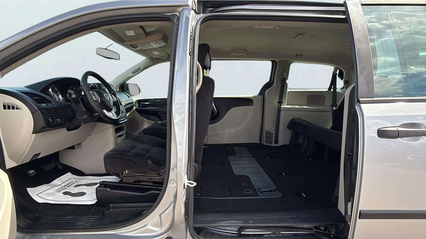 Used 2016 Dodge Grand Caravan American Value Package w/ UConnect Hands-Free Group image 14