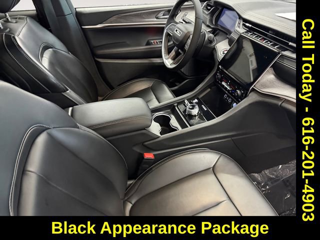 Used 2024 Jeep Grand Cherokee L Limited w/ Black Appearance Package image 4