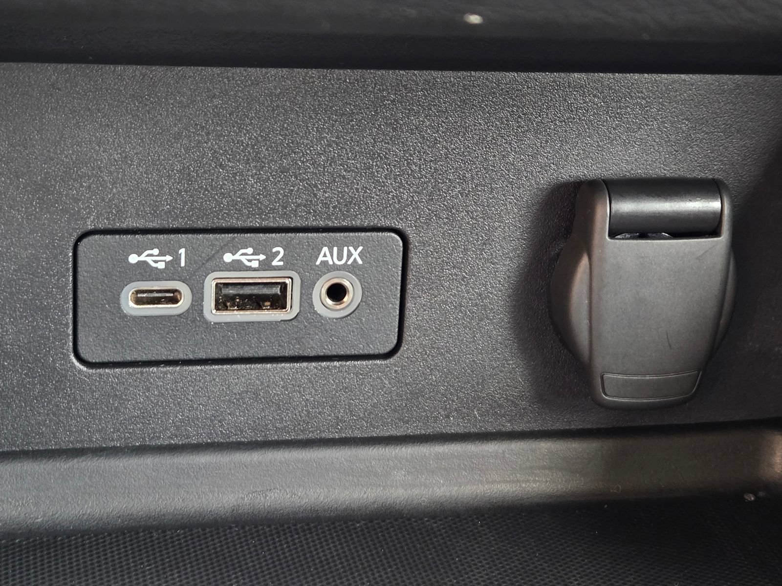 Used 2023 Nissan Sentra SV FWD image 17