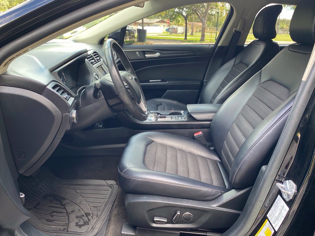Used 2018 Ford Fusion SE w/ Equipment Group 601A FWD image 12