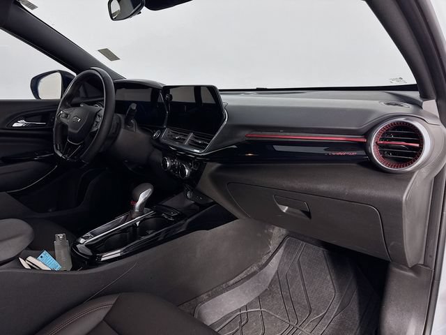 Used 2024 Chevrolet Trax RS w/ Sunroof Package FWD image 29