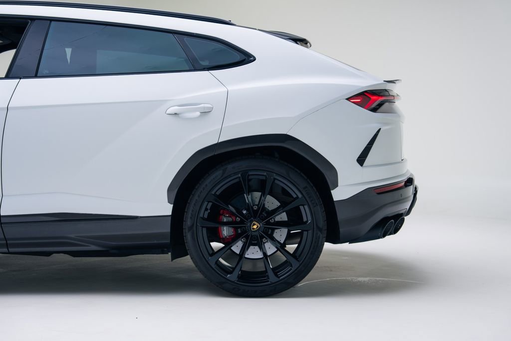 Used 2022 Lamborghini Urus image 11