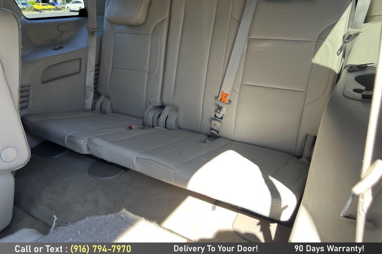 Used 2015 GMC Yukon Denali w/ Open Road Package AWD/4WD image 29