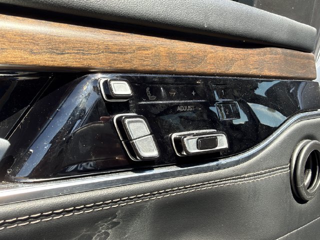 Used 2023 Jeep Grand Wagoneer L Series II AWD/4WD image 28
