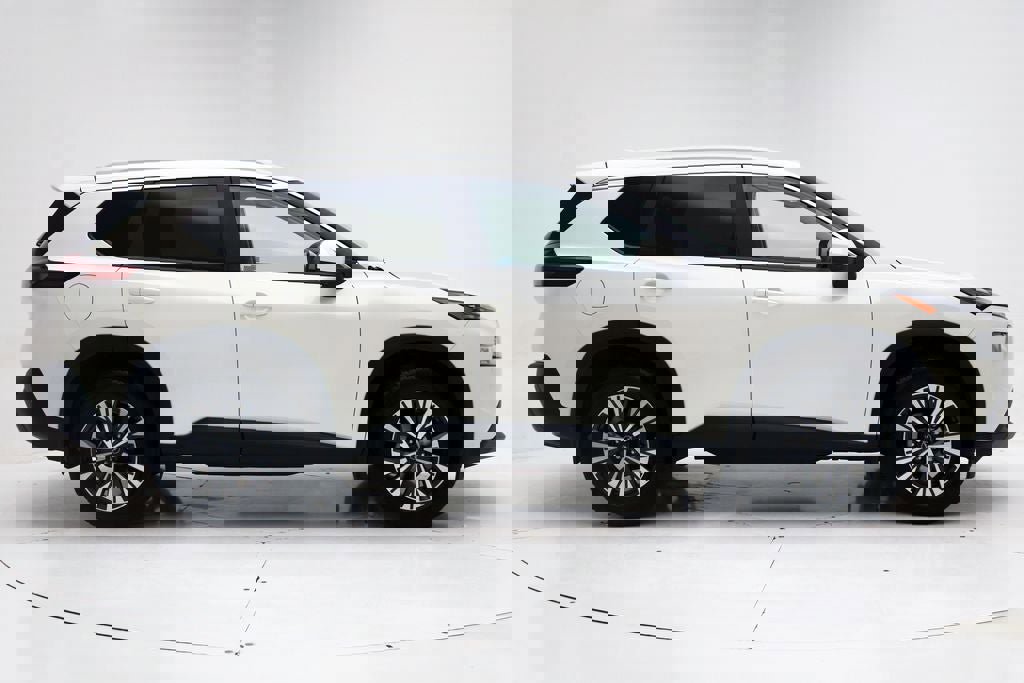 Used 2023 Nissan Rogue SV w/ SV Premium B Package image 3